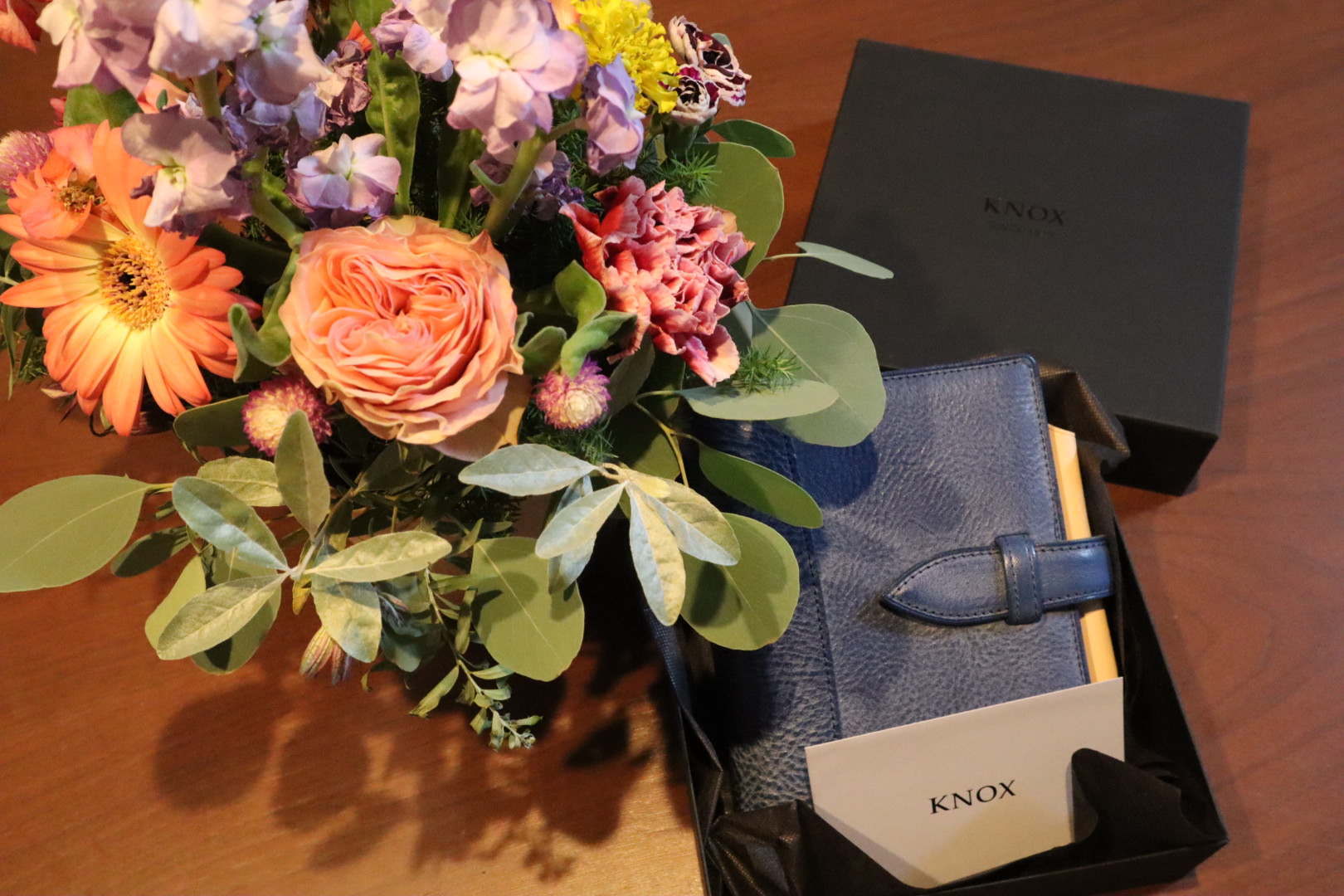 たまたま家に花があったので一緒に撮った